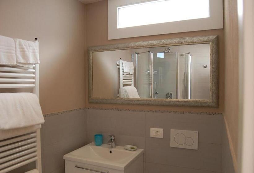 Comfort room with lake view, Villa Europa