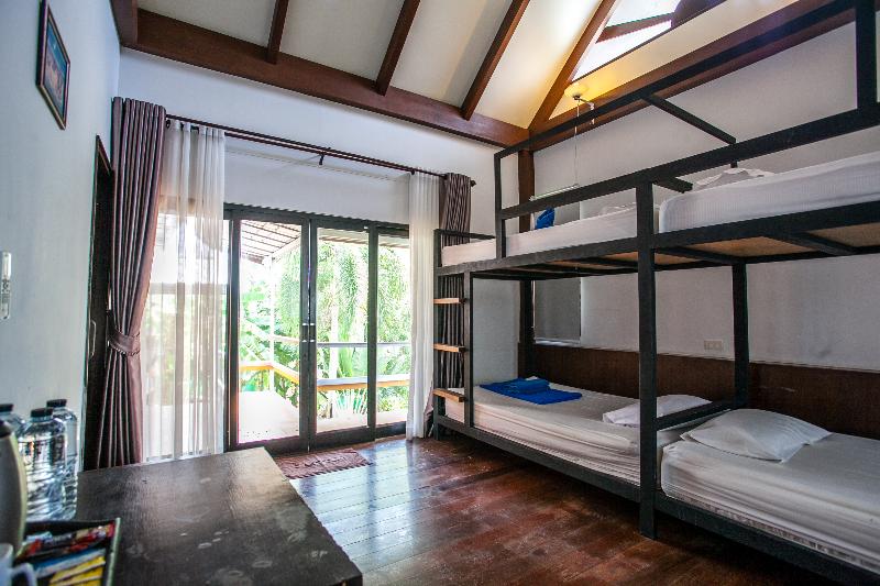 Четырехместный Номер Стандарт с Двухъярусными Кроватями, Phitharom Pp Resort
