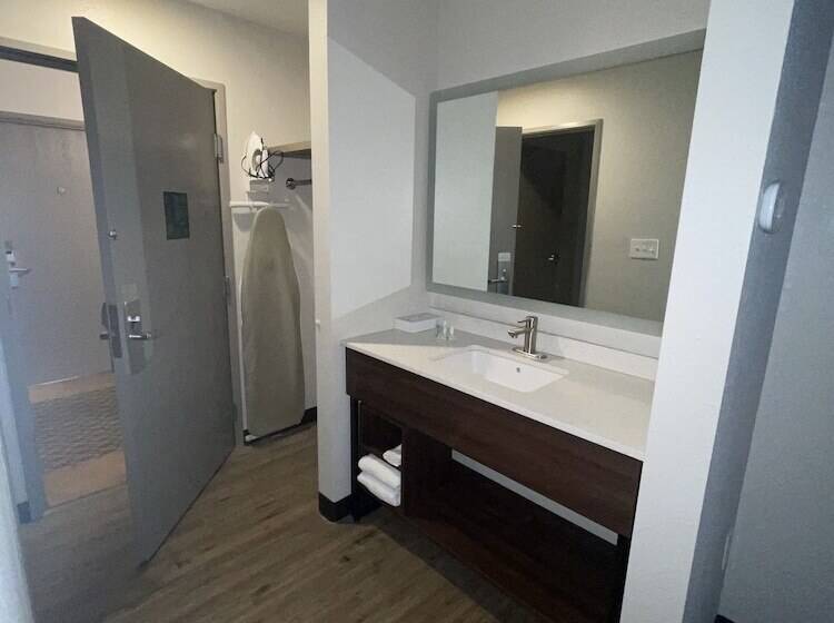 Люкс, Clarion Pointe Dillard Near Blue Ridge Mountains