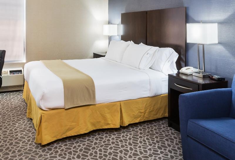 Стандартный Номер Кровать Кинг, Holiday Inn Express Hotel & Suites Fort Collins, An Ihg