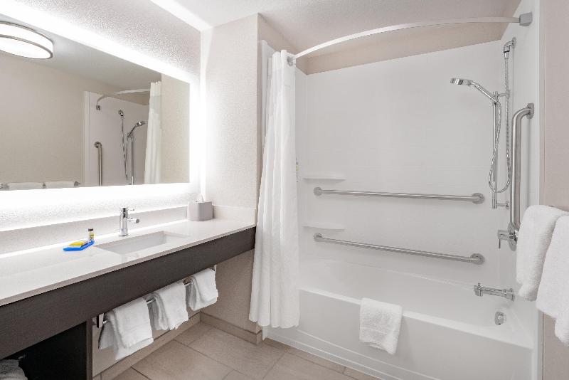 Номер Стандарт Кровать Кинг Адаптированный для Инвалидов, Holiday Inn Express & Suites Trinidad, An Ihg