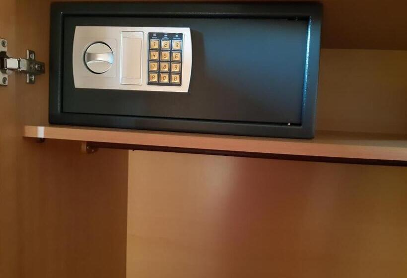 اتاق استاندارد چهار تخته, Lidra