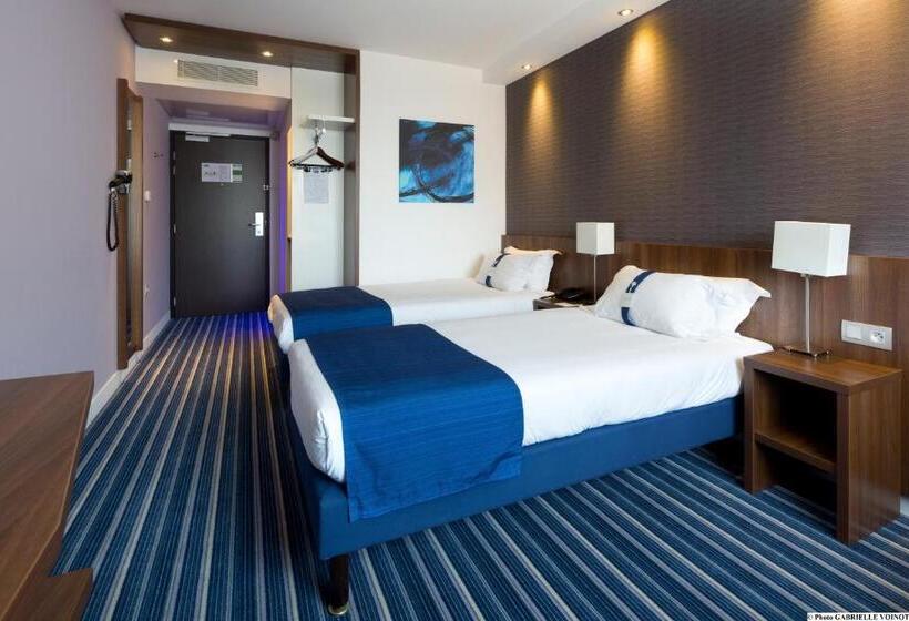Номер Стандарт Адаптированный для Инвалидов, Holiday Inn Express Montpellier   Odysseum, An Ihg