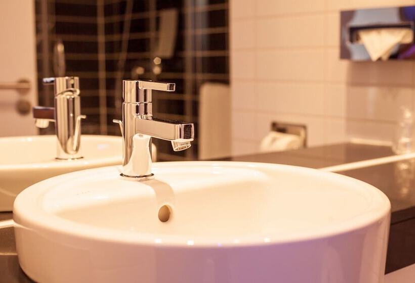 Номер Стандарт, Holiday Inn Express Montpellier   Odysseum, An Ihg