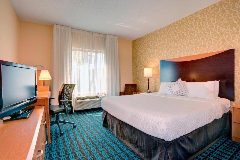 キングサイズベッドのスタンダードルーム, Fairfield Inn & Suites Cartersville