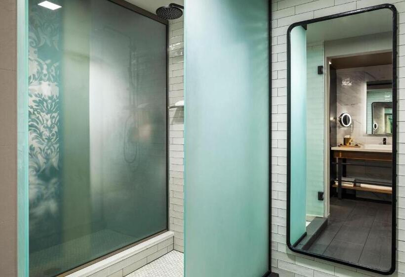 스위트 킹사이즈 침대, Renaissance Minneapolis Hotel, The Depot
