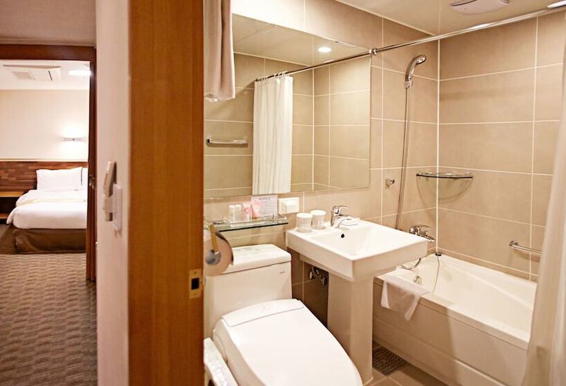 Семейный Номер, Skypark Myeongdong 1