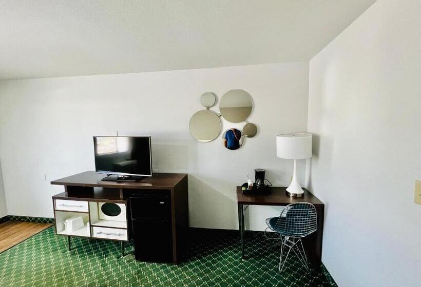 带大床的标准间, Studio 6 Suites Flagstaff Az