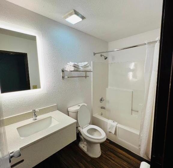 带大床的标准间, Studio 6 Suites Flagstaff Az
