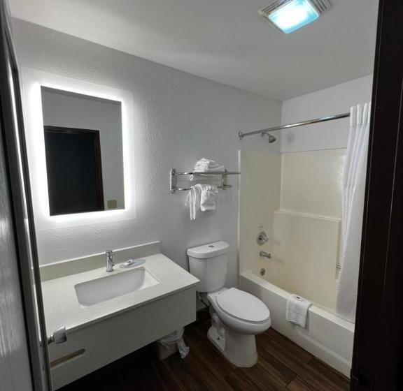 带大床的标准间, Studio 6 Suites Flagstaff Az