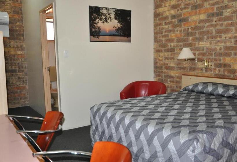 스탠다드 스튜디오, Longreach Motor Inn
