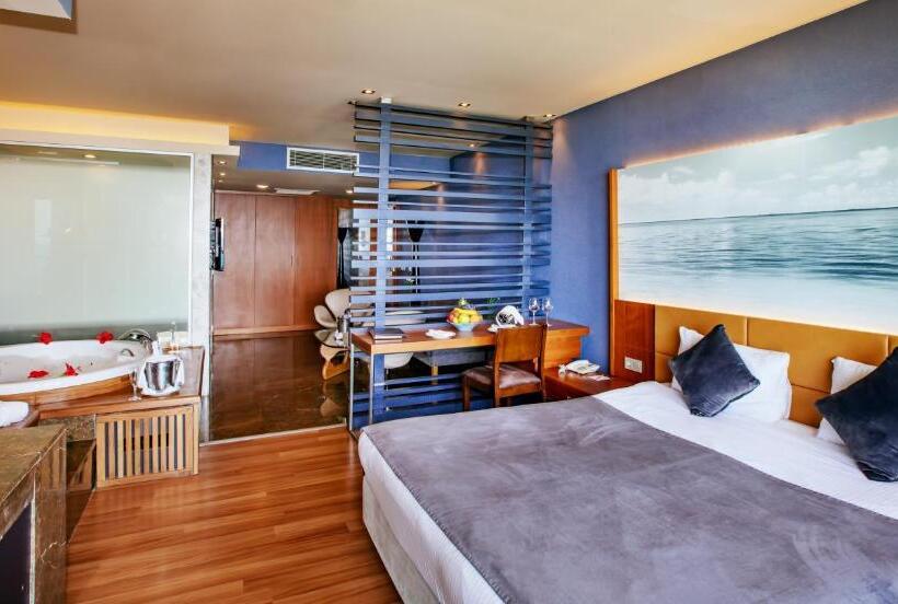اتاق لوکس با وان آب گرم, Sherwood Blue Belek - Adults Only