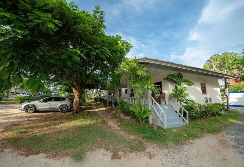 디럭스 방갈로, Bay Beach Resort
