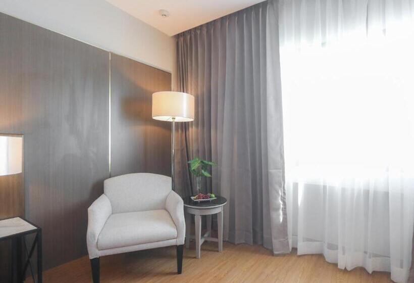 Deluxe room with river view, Fortune River View Hotel Nakhon Phanom