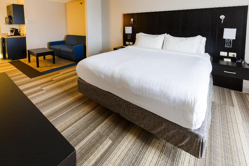 Люкс Кровать Кинг, Holiday Inn Express & Suites Shelbyville, An Ihg