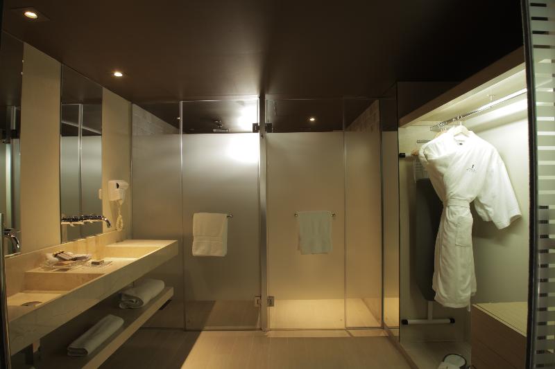 Номер Стандарт Кровать Кинг Адаптированный для Инвалидов, Holiday Inn Express Hocking Hills Logan, An Ihg