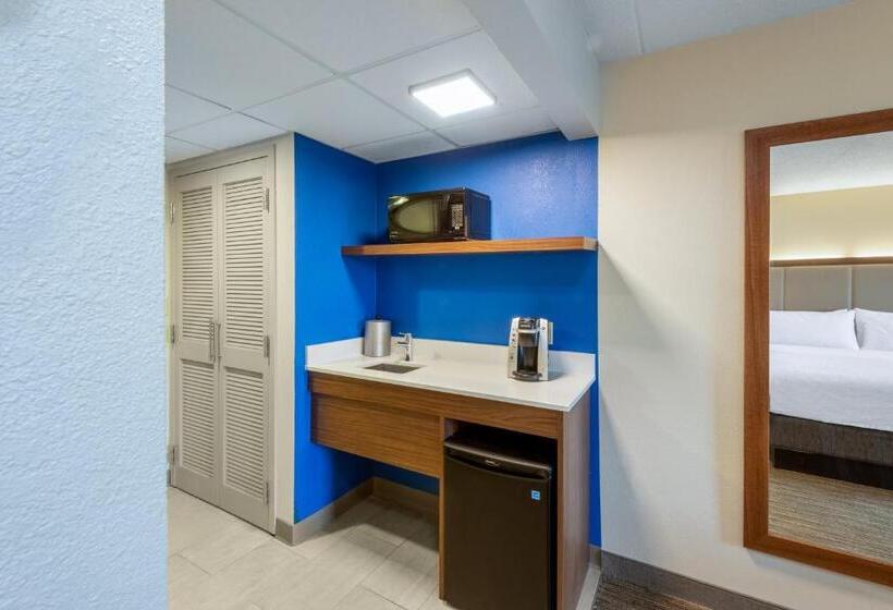 Стандартный Номер Кровать Кинг, Holiday Inn Express State College At Williamsburg Square, An Ihg