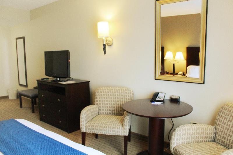 Люкс Кровать Кинг, Holiday Inn Express & Suites Malone, An Ihg