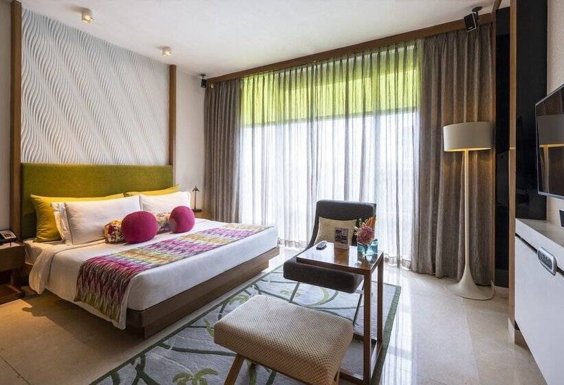 带泳池景观的优质房间, Vivanta Bengaluru, Whitefield