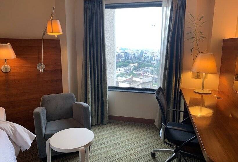 带阳台精选间, Four Points By Sheraton Visakhapatnam