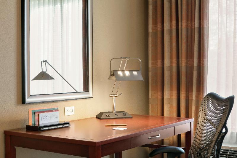 Номер Стандарт Кровать Кинг Адаптированный для Инвалидов, Holiday Inn Express Daytona Beach   Speedway, An Ihg