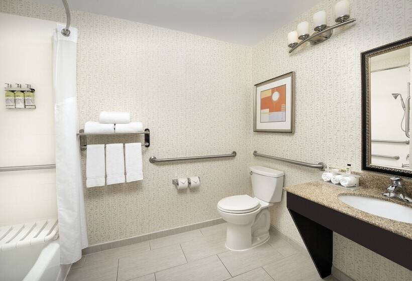 Люкс Адаптированный для Инвалидов, Holiday Inn Express Hotel & Suites Uvalde By Ihg