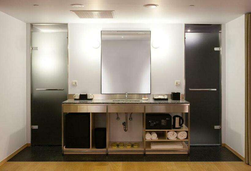 Standard Room King Size Bed, Amba Taipei Ximending