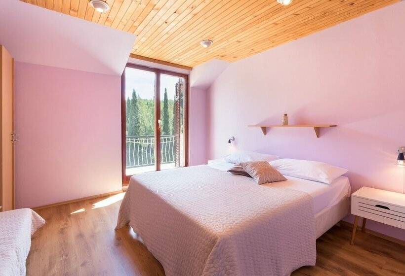 דירת שלושה חדרים, Apartments Karacic