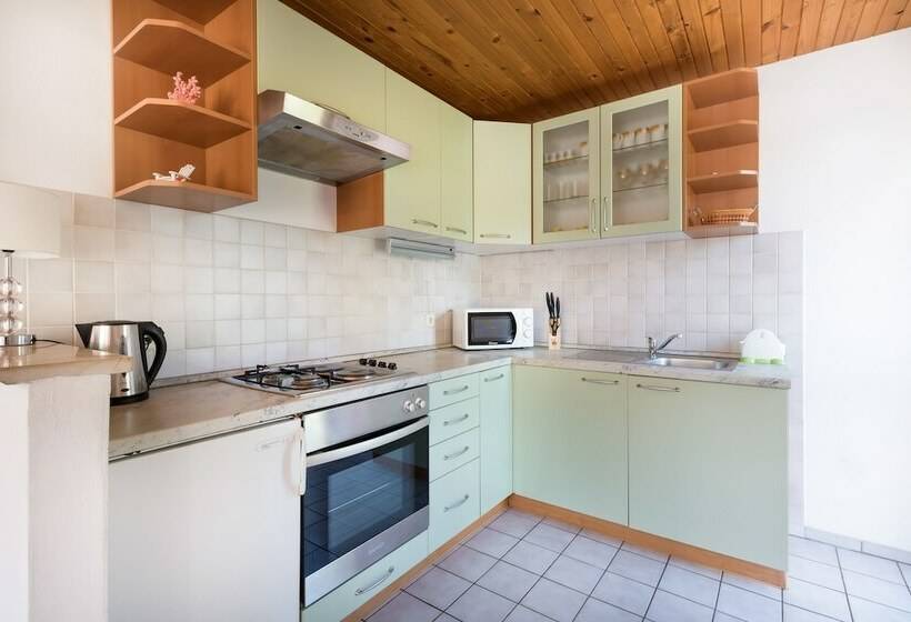 דירת שלושה חדרים, Apartments Karacic