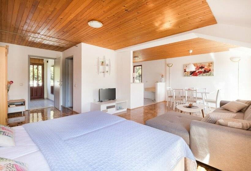 דירת שלושה חדרים, Apartments Karacic