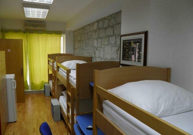 ルームシェアのワンベッド, Hostel Split