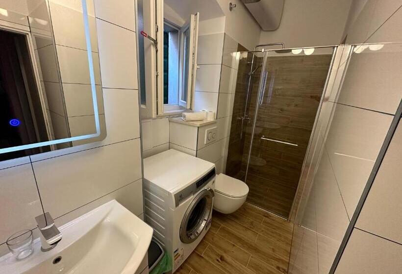 اتاق استاندارد با سرویس بهداشتی مشترک, Hostel Split