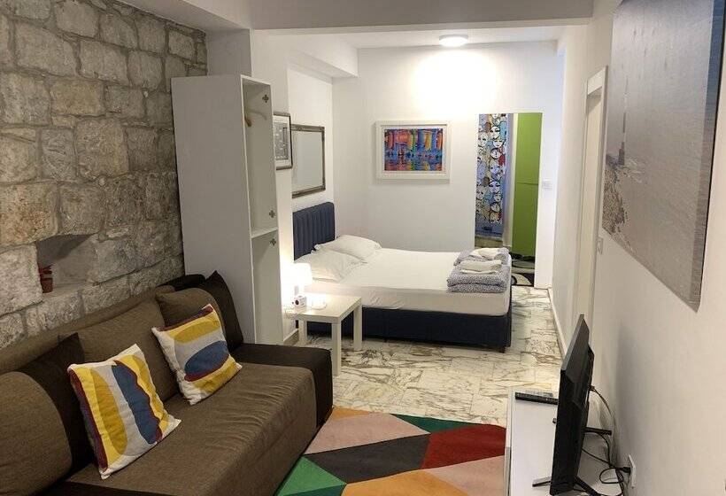패밀리 룸, Hostel Split