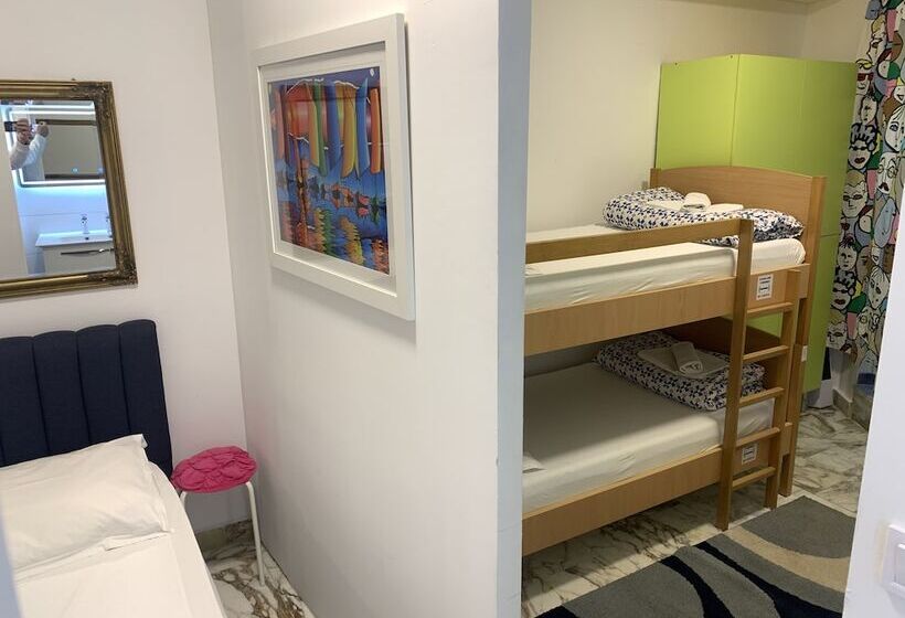 패밀리 룸, Hostel Split