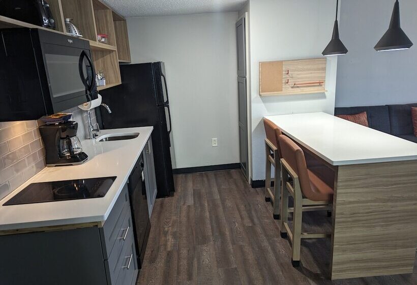 스탠다드 스튜디오, Candlewood Suites Wilson, An Ihg