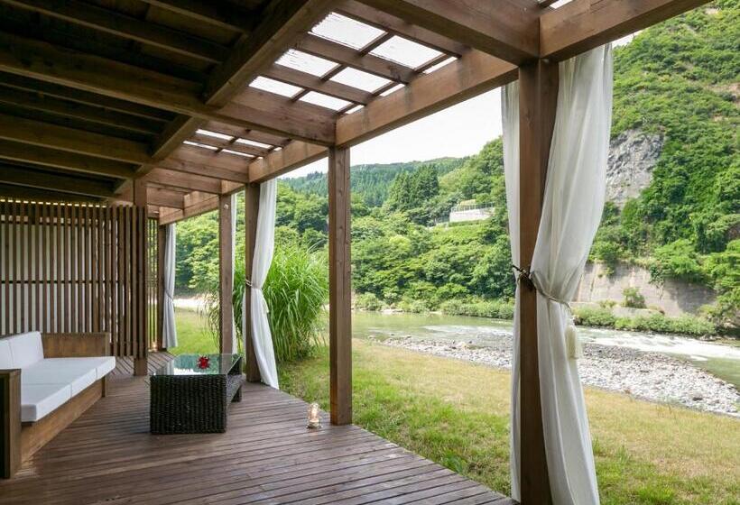 Family Suite, Takanosukan