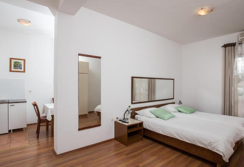 Comfort studio with sea view, Villa Konalic
