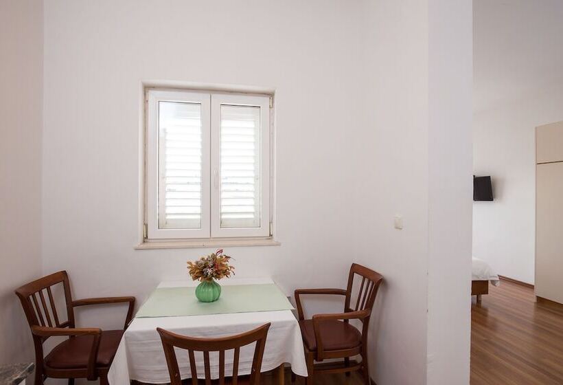 Comfort studio with sea view, Villa Konalic
