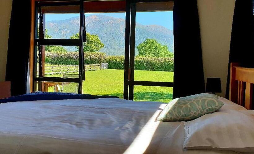 Дом 2 Спальни, Te Mahuru Retreat