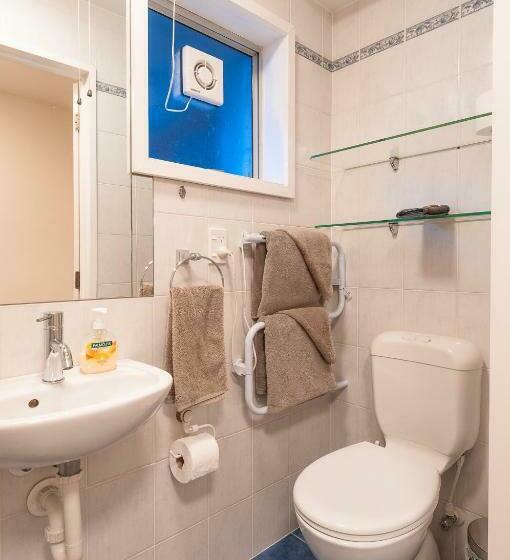 스탠다드 스튜디오, Coronet View Apartments