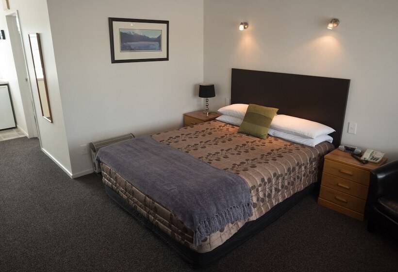 스탠다드 스튜디오, Fitzherbert Court Motel