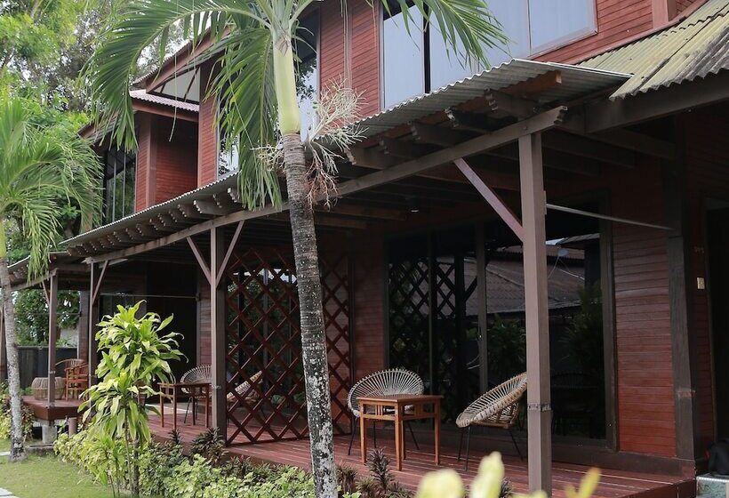 اتاق لوکس با چشم‌انداز استخر, Arwana Perhentian Eco & Beach Resort