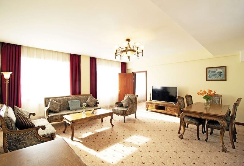 Suite Ejecutiva, Kempinski Hotel Khan Palace