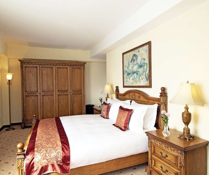 Suite Ejecutiva, Kempinski Hotel Khan Palace