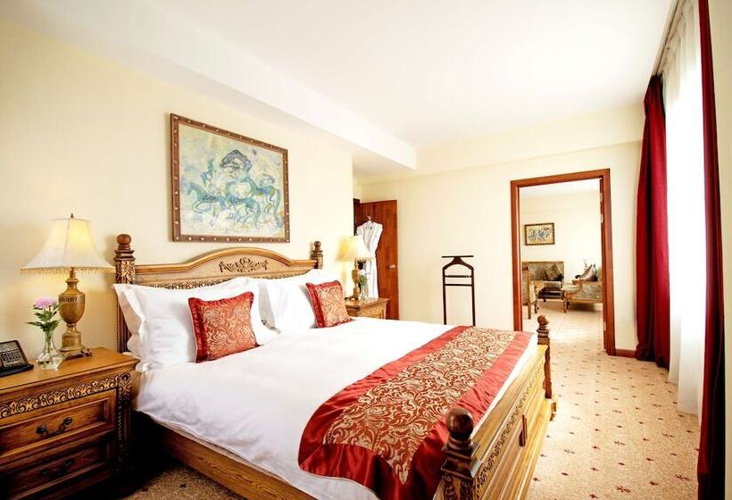 Suite Ejecutiva, Kempinski Hotel Khan Palace