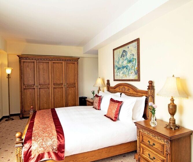 Suite Ejecutiva, Kempinski Hotel Khan Palace