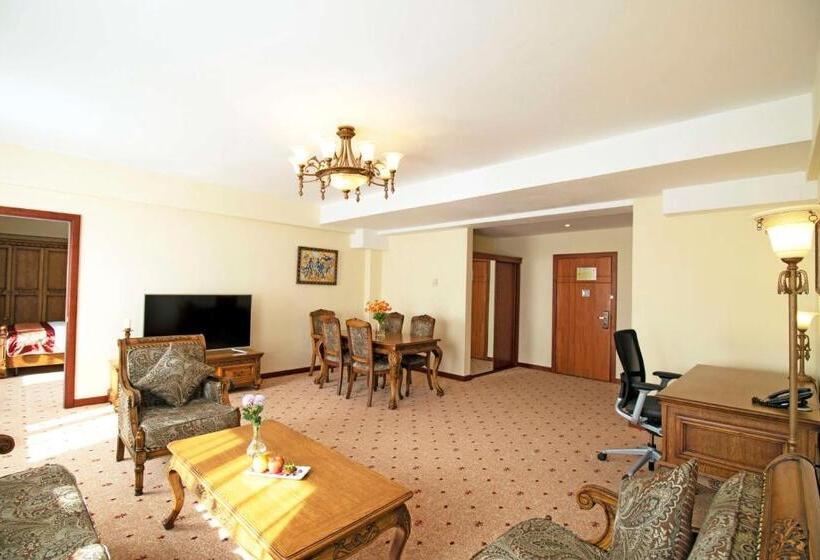 Suite Ejecutiva, Kempinski Hotel Khan Palace