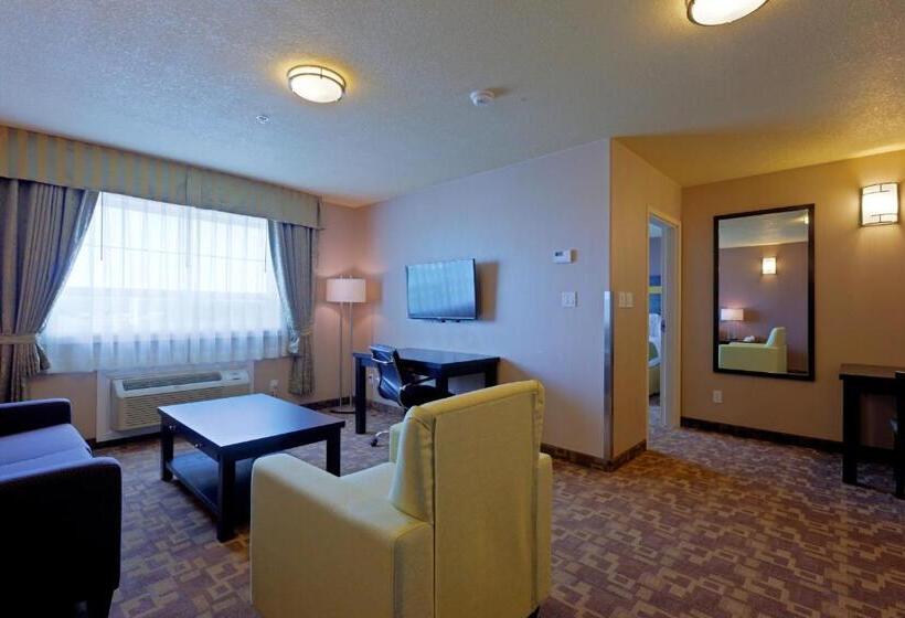 Люкс Кровать Кинг, Holiday Inn Express And Suites Dawson Creek, An Ihg