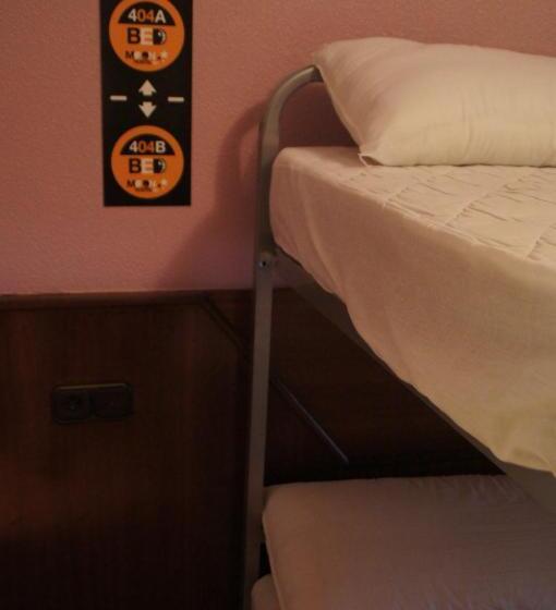 اتاق استاندارد با تخت‌های تاشو, Moon Hostel Bio