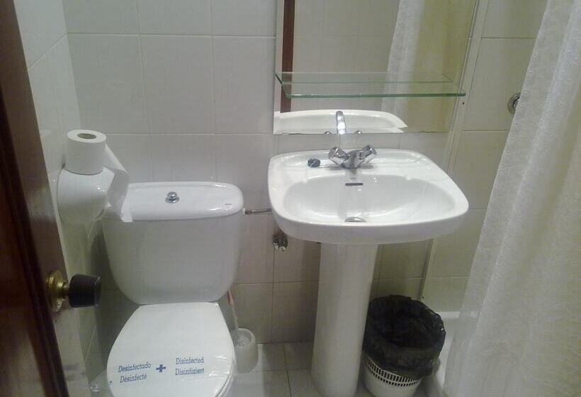 اتاق استاندارد سه نفره, Moon Hostel Bio